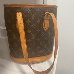 Louis Vuitton Bucket PM